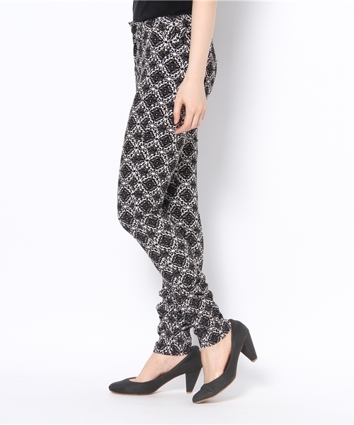 INTERPLANET WINGS（インタープラネットウィング）の「ゴシック柄ストレッチロングパンツ（その他パンツ・レディース・ブラック系その他/ベージュ系その他・38/36）」の3枚目の写真