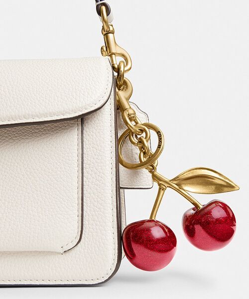 チェリー バッグ チャーム（キーホルダー）｜COACH（コーチ）の