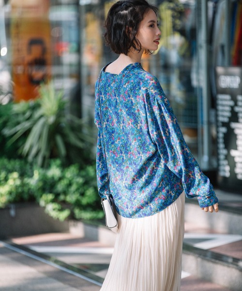 Munich（ミューニック）の「フラワープリントキーネックブラウス（シャツ/ブラウス・レディース・ブラック/ブルー/キナリ・FREE）」の21枚目の写真