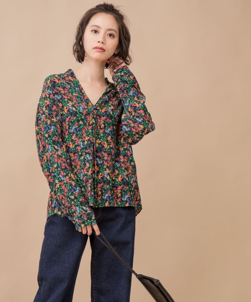 Munich（ミューニック）の「フラワープリントキーネックブラウス（シャツ/ブラウス・レディース・ブラック/ブルー/キナリ・FREE）」の10枚目の写真