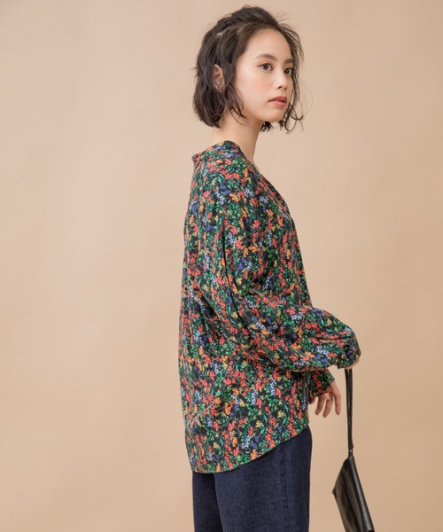 Munich（ミューニック）の「フラワープリントキーネックブラウス（シャツ/ブラウス・レディース・ブラック/ブルー/キナリ・FREE）」の13枚目の写真