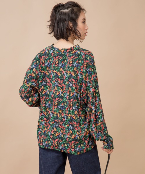 Munich（ミューニック）の「フラワープリントキーネックブラウス（シャツ/ブラウス・レディース・ブラック/ブルー/キナリ・FREE）」の8枚目の写真