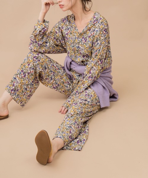 Munich（ミューニック）の「フラワープリントキーネックブラウス（シャツ/ブラウス・レディース・ブラック/ブルー/キナリ・FREE）」の22枚目の写真