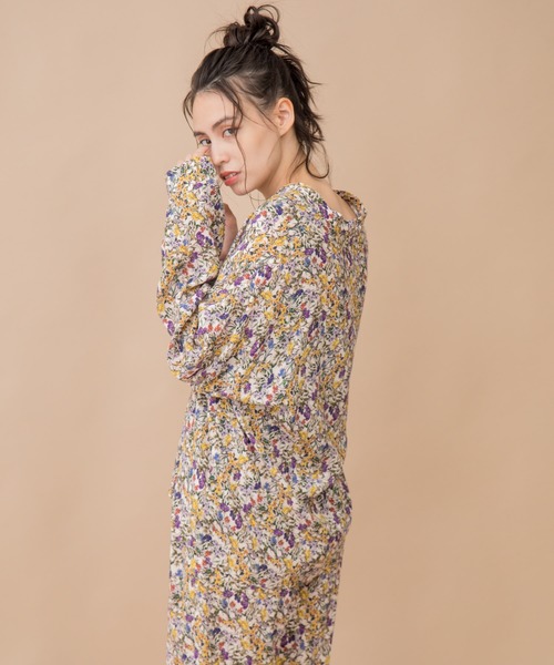 Munich（ミューニック）の「フラワープリントキーネックブラウス（シャツ/ブラウス・レディース・ブラック/ブルー/キナリ・FREE）」の14枚目の写真