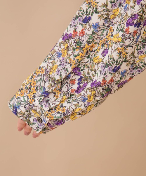 Munich（ミューニック）の「フラワープリントキーネックブラウス（シャツ/ブラウス・レディース・ブラック/ブルー/キナリ・FREE）」の20枚目の写真