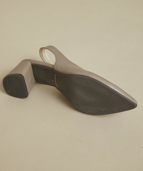 STUDIOUS(ステュディオス)の「【STUDIOUS】アーモンドカットパンプス(パンプス・レディース・グレイッシュベージュ/ブラック・1/2)」の4枚目の写真