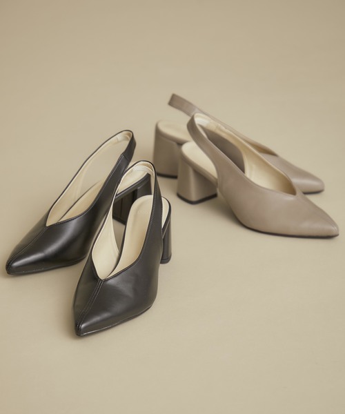 STUDIOUS(ステュディオス)の「【STUDIOUS】アーモンドカットパンプス(パンプス・レディース・グレイッシュベージュ/ブラック・1/2)」の5枚目の写真