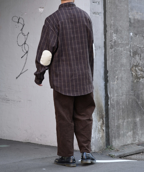 kutir（クティール）の「エルボーパッチルーズシャツ（シャツ/ブラウス・メンズ・ダークブラウン/ブラウン・LARGE/MEDIUM）」の5枚目の写真