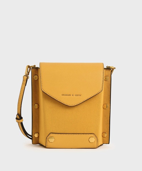 CHARLES & KEITH(チャールズ & キース)の「スタッズド テクスチャードバッグ / Studded Textured Bag(ショルダーバッグ・レディース・ブラック/イエロー/ローズ・S)」の3枚目の写真