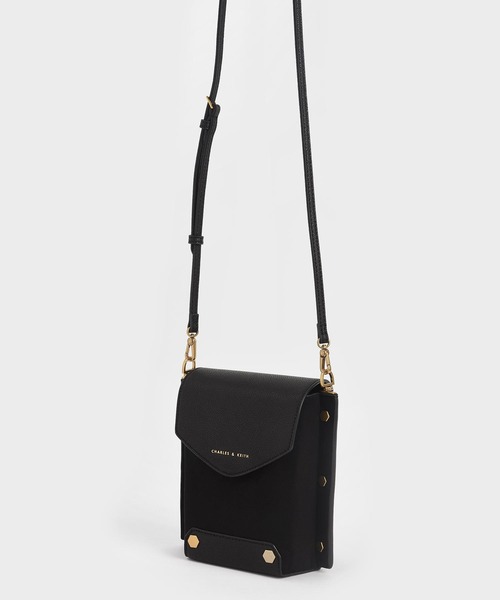 CHARLES & KEITH(チャールズ & キース)の「スタッズド テクスチャードバッグ / Studded Textured Bag(ショルダーバッグ・レディース・ブラック/イエロー/ローズ・S)」の19枚目の写真