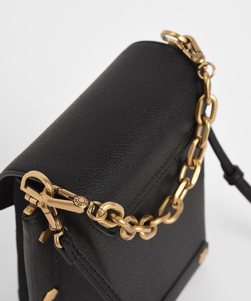 CHARLES & KEITH(チャールズ & キース)の「スタッズド テクスチャードバッグ / Studded Textured Bag(ショルダーバッグ・レディース・ブラック/イエロー/ローズ・S)」の7枚目の写真