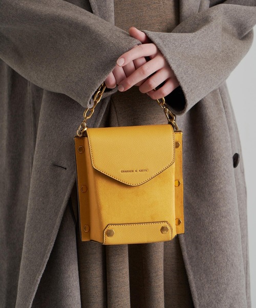 CHARLES & KEITH(チャールズ & キース)の「スタッズド テクスチャードバッグ / Studded Textured Bag(ショルダーバッグ・レディース・ブラック/イエロー/ローズ・S)」の15枚目の写真