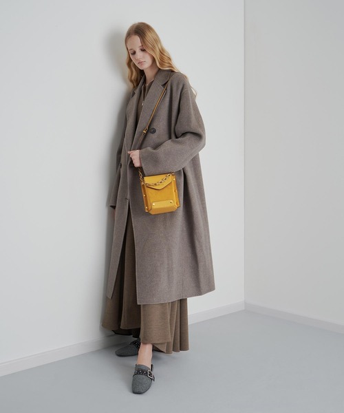 CHARLES & KEITH(チャールズ & キース)の「スタッズド テクスチャードバッグ / Studded Textured Bag(ショルダーバッグ・レディース・ブラック/イエロー/ローズ・S)」の8枚目の写真