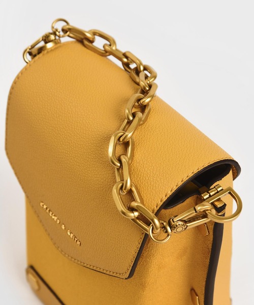 CHARLES & KEITH(チャールズ & キース)の「スタッズド テクスチャードバッグ / Studded Textured Bag(ショルダーバッグ・レディース・ブラック/イエロー/ローズ・S)」の11枚目の写真