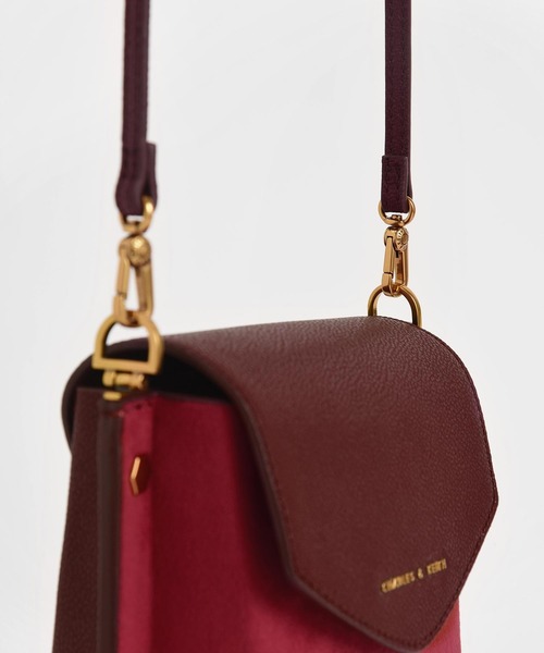 CHARLES & KEITH(チャールズ & キース)の「スタッズド テクスチャードバッグ / Studded Textured Bag(ショルダーバッグ・レディース・ブラック/イエロー/ローズ・S)」の21枚目の写真