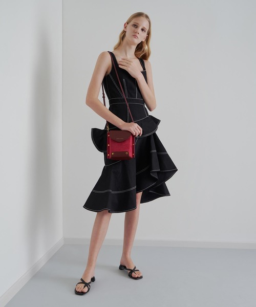 CHARLES & KEITH(チャールズ & キース)の「スタッズド テクスチャードバッグ / Studded Textured Bag(ショルダーバッグ・レディース・ブラック/イエロー/ローズ・S)」の6枚目の写真