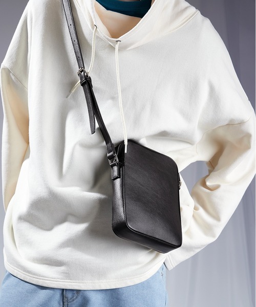 ENDER PRODUCTS(エンダープロダクツ)の「フェイクレザー タテミニショルダーバッグ/サコッシュ【ENDER PRODUCTS/エンダープロダクツ】(ショルダーバッグ)」|ブラック