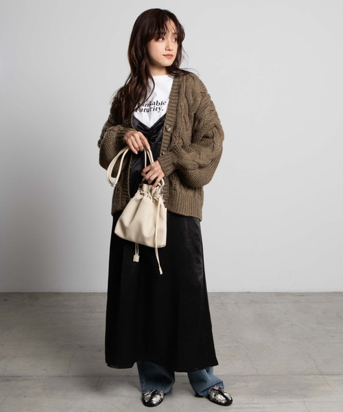 WEGO（ウィゴー）の「WEGO/ボリューム袖ケーブルミドルカーディガン（カーディガン/ボレロ・レディース・ブラウン/オリーブ/ブルー/ライトベージュ/ホワイト/ライトピンク・FREE）」の11枚目の写真