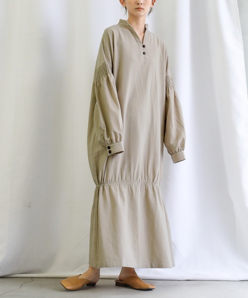 select MOCA(セレクトモカ)の「2021 SS ボリュームスリーブシャーリングワンピース(ワンピース・レディース・ライトベージュ/ターメリック/ブラック・FREE)」の1枚目の写真