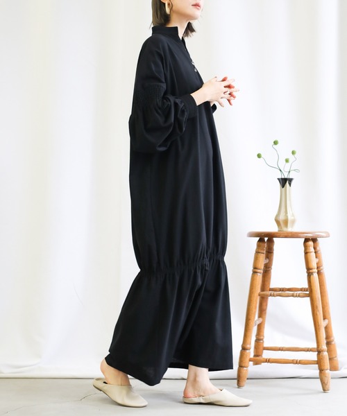 select MOCA(セレクトモカ)の「2021 SS ボリュームスリーブシャーリングワンピース(ワンピース・レディース・ライトベージュ/ターメリック/ブラック・FREE)」の2枚目の写真