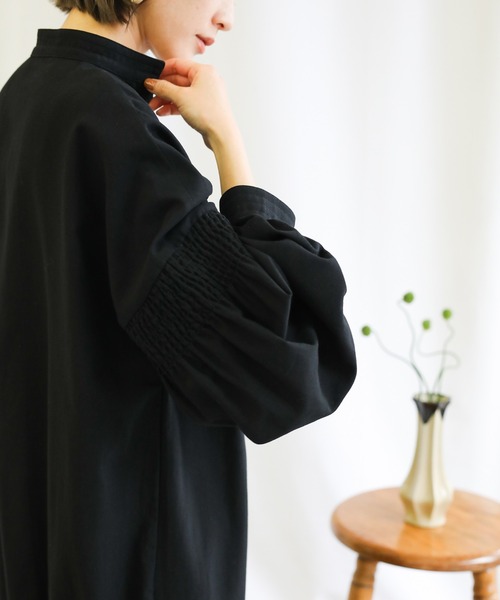select MOCA(セレクトモカ)の「2021 SS ボリュームスリーブシャーリングワンピース(ワンピース・レディース・ライトベージュ/ターメリック/ブラック・FREE)」の18枚目の写真