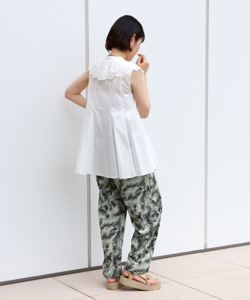 NOLLEY’S(ノーリーズ)の「ローン衿刺繍ノースリーブブラウス(シャツ/ブラウス・レディース・ホワイト/ブラック・38)」の5枚目の写真