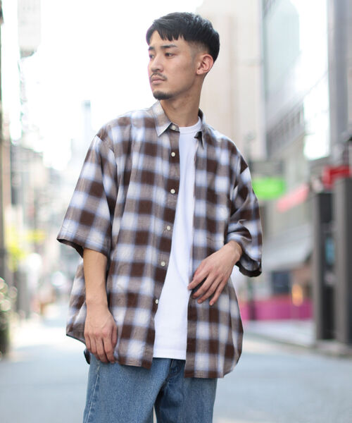 BEAMS（ビームス）の「BEAMS / オンブレチェック イージー ショートスリーブ シャツ（シャツ/ブラウス・メンズ・ブラック/ブラウン・SMALL/MEDIUM/LARGE/X-LARGE）」の5枚目の写真