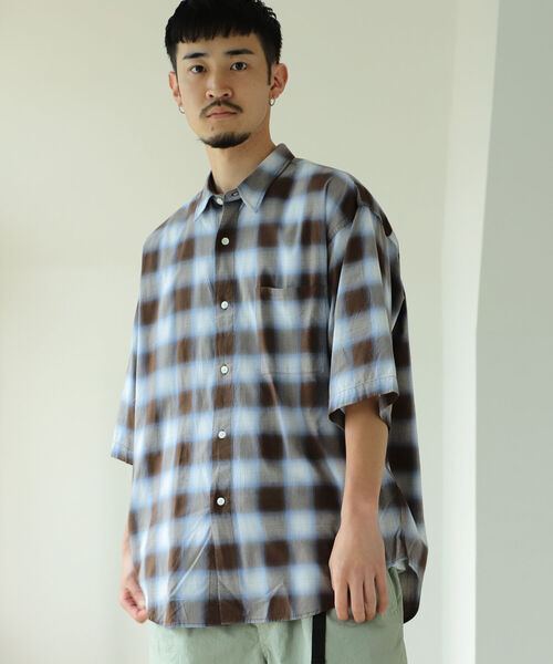 BEAMS（ビームス）の「BEAMS / オンブレチェック イージー ショートスリーブ シャツ（シャツ/ブラウス・メンズ・ブラック/ブラウン・SMALL/MEDIUM/LARGE/X-LARGE）」の7枚目の写真