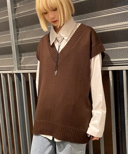 Figments（フィグメンツ）の「オーバーニットベスト（ベスト・レディース・オフホワイト/ブラック/グリーン/ブラウン・FREE）」の4枚目の写真