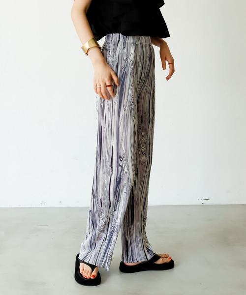 Birthday room（バースデイルーム）の「ニュアンス柄プリーツパンツ（その他パンツ・レディース・ブラック/ピンク/ライム・FREE）」の2枚目の写真