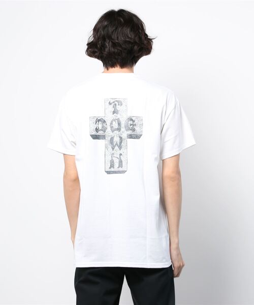 DOGTOWN（ドッグタウン）の「STONE CROSS S/S T-SHIRTS/DOGTOWN(ドッグタウン)半袖バックプリントTシャツ（Tシャツ/カットソー・メンズ・ブラック/ホワイト/マルーン・MEDIUM/LARGE/X-LARGE）」の2枚目の写真