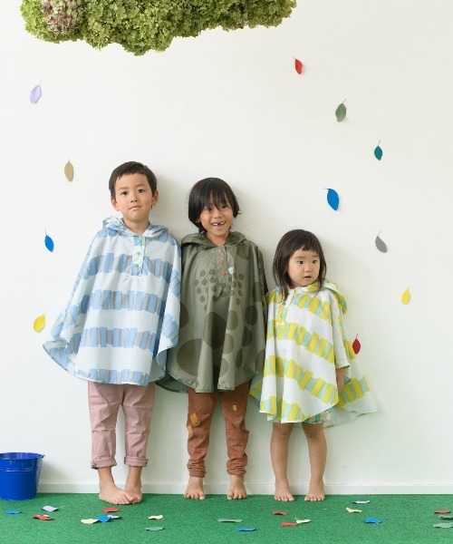 392 plusm（サンキューニプリュスエム）の「kids rain poncho_maru (cb) - 641959（レインコート/ポンチョ・キッズ・ブラック/ブラウン/カーキ・S/M）」の6枚目の写真