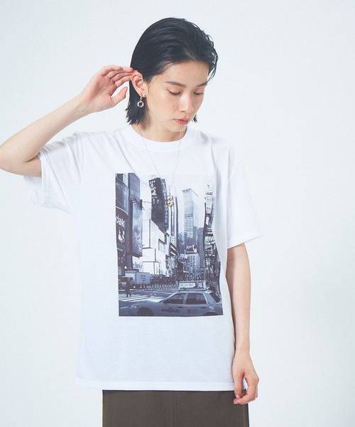 Abahouse Devinette（ドゥヴィネット）の「【9-22】フォトプリントTシャツ プール タイムズスクエア ベニス フェルメール ファミリー（Tシャツ/カットソー・レディース・ホワイト/その他/ホワイト系その他/ホワイト系その他2/ホワイト系その他3・M/L/XL/XX-LARGE）」の2枚目の写真