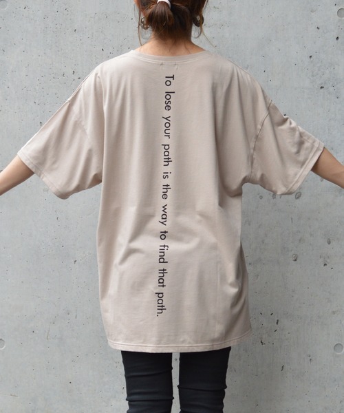 MATCH&more（マッチアンドモア）の「バック縦プリントオーバーサイズ半袖Ｔシャツ（Tシャツ/カットソー・レディース・ホワイト/ブラック/ベージュ/グレー/カーキ・FREE）」の5枚目の写真