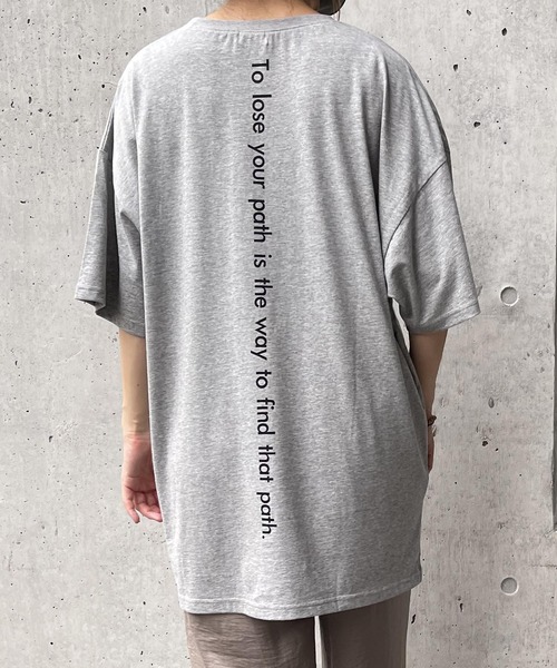 MATCH&more（マッチアンドモア）の「バック縦プリントオーバーサイズ半袖Ｔシャツ（Tシャツ/カットソー・レディース・ホワイト/ブラック/ベージュ/グレー/カーキ・FREE）」の4枚目の写真