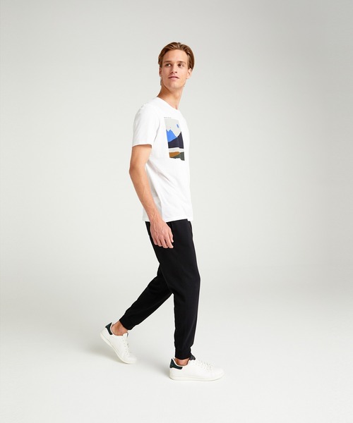 SISLEY(シスレー)の「型押し半袖Tシャツ・カットソー(Tシャツ/カットソー・メンズ・ホワイト/ホワイト系その他/ネイビー・SMALL/MEDIUM/LARGE/X-LARGE)」の4枚目の写真