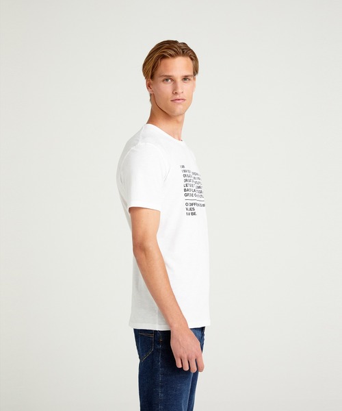 SISLEY(シスレー)の「型押し半袖Tシャツ・カットソー(Tシャツ/カットソー・メンズ・ホワイト/ホワイト系その他/ネイビー・SMALL/MEDIUM/LARGE/X-LARGE)」の10枚目の写真