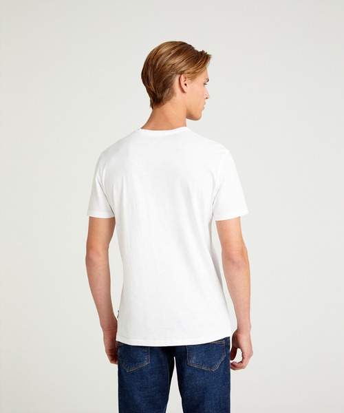 SISLEY(シスレー)の「型押し半袖Tシャツ・カットソー(Tシャツ/カットソー・メンズ・ホワイト/ホワイト系その他/ネイビー・SMALL/MEDIUM/LARGE/X-LARGE)」の11枚目の写真