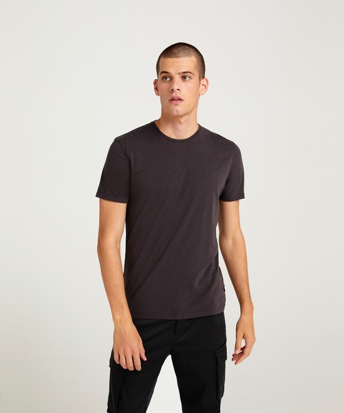 SISLEY(シスレー)の「型押し半袖Tシャツ・カットソー(Tシャツ/カットソー・メンズ・ホワイト/ホワイト系その他/ネイビー・SMALL/MEDIUM/LARGE/X-LARGE)」の16枚目の写真