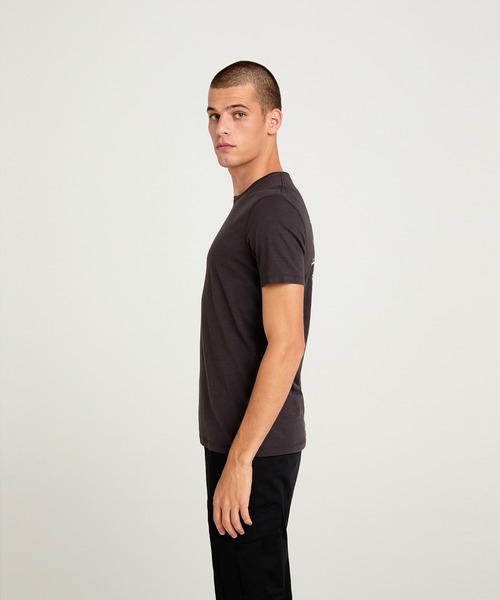 SISLEY(シスレー)の「型押し半袖Tシャツ・カットソー(Tシャツ/カットソー・メンズ・ホワイト/ホワイト系その他/ネイビー・SMALL/MEDIUM/LARGE/X-LARGE)」の17枚目の写真