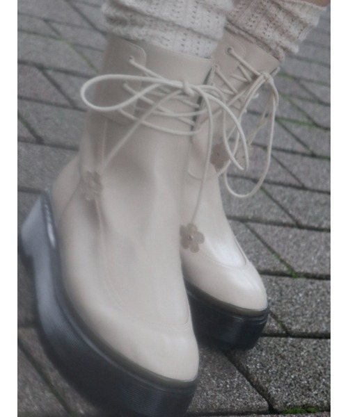 merry jenny(メリージェニー)の「flower lace up ブーツ(ブーツ・レディース・アイボリー/ブラック/ブラウン・MEDIUM/LARGE)」の21枚目の写真