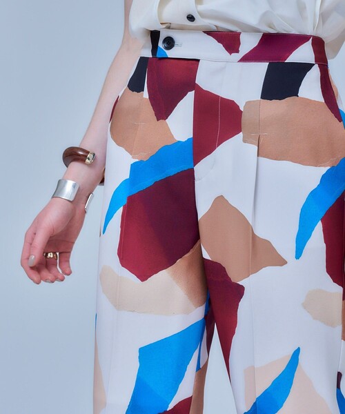 UNITED TOKYO（ユナイテッドトウキョウ）の「ブラッシュマークスプリントパンツ（スラックス・レディース・アイボリー/ブラック・2/1）」の7枚目の写真