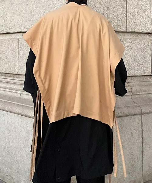 renya made in INTER FACTORY（レンヤメイドインインターファクトリー）の「ファッションインフルエンサー renya - side cord poncho vest / サイドコードポンチョベスト　made in INTER FACTORY（その他トップス・メンズ・ベージュ/ブラック・FREE）」の6枚目の写真