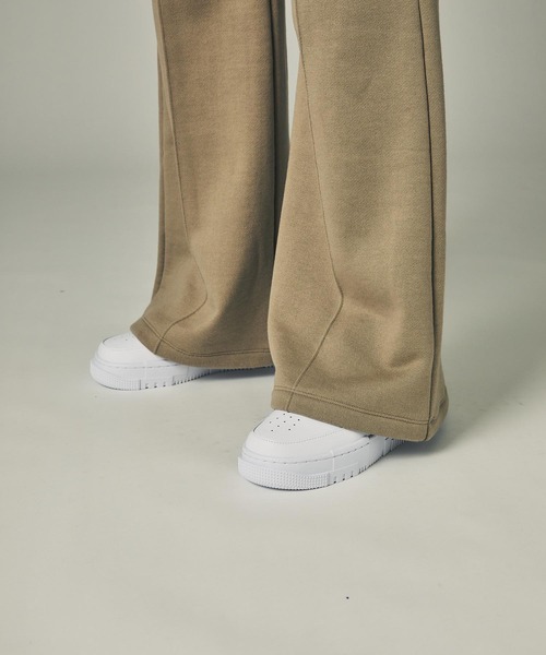 CITY TOKYO（シティトウキョウ）の「吊り裏毛プレミアムスウェットフレアパンツ（スウェットパンツ・レディース・ベージュ/オフホワイト/ライトブルーグレー・1/2）」の15枚目の写真