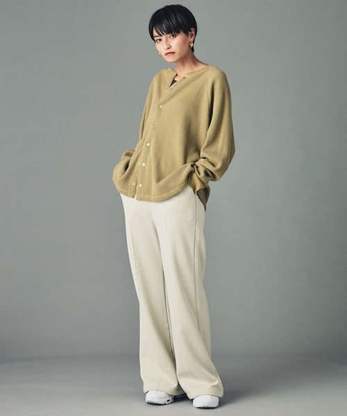 CITY TOKYO（シティトウキョウ）の「吊り裏毛プレミアムスウェットフレアパンツ（スウェットパンツ・レディース・ベージュ/オフホワイト/ライトブルーグレー・1/2）」の22枚目の写真