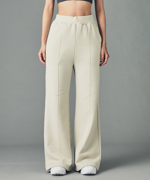 CITY TOKYO（シティトウキョウ）の「吊り裏毛プレミアムスウェットフレアパンツ（スウェットパンツ・レディース・ベージュ/オフホワイト/ライトブルーグレー・1/2）」の4枚目の写真