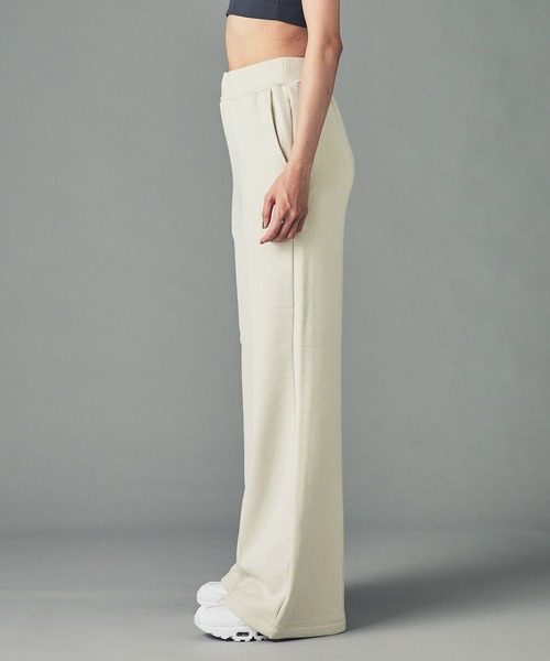 CITY TOKYO（シティトウキョウ）の「吊り裏毛プレミアムスウェットフレアパンツ（スウェットパンツ・レディース・ベージュ/オフホワイト/ライトブルーグレー・1/2）」の8枚目の写真