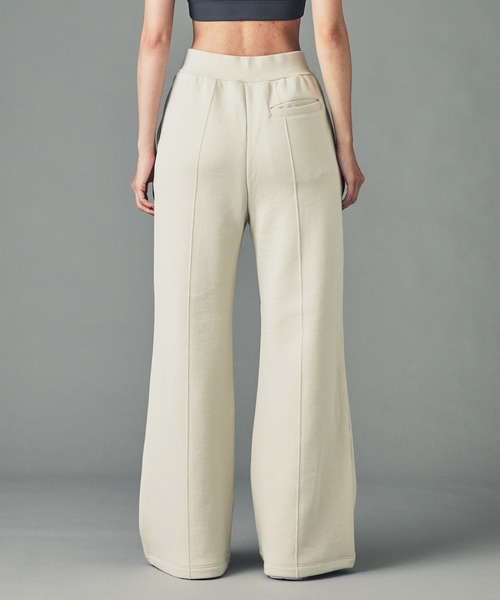 CITY TOKYO（シティトウキョウ）の「吊り裏毛プレミアムスウェットフレアパンツ（スウェットパンツ・レディース・ベージュ/オフホワイト/ライトブルーグレー・1/2）」の19枚目の写真