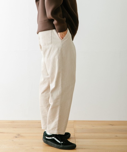 ITEMS URBANRESEARCH（アイテムズ アーバンリサーチ）の「コーデュロイ テーパードパンツ（その他パンツ・メンズ・ブラック/ネイビー/グレー/オフホワイト・MEDIUM/LARGE）」の6枚目の写真
