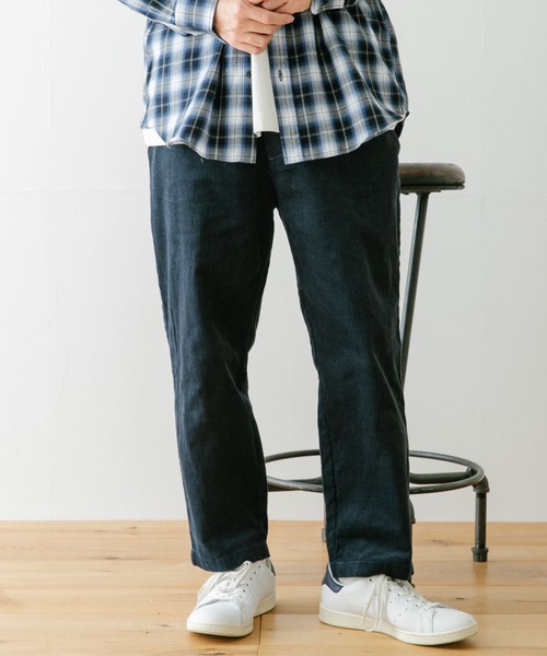 ITEMS URBANRESEARCH（アイテムズ アーバンリサーチ）の「コーデュロイ テーパードパンツ（その他パンツ・メンズ・ブラック/ネイビー/グレー/オフホワイト・MEDIUM/LARGE）」の15枚目の写真